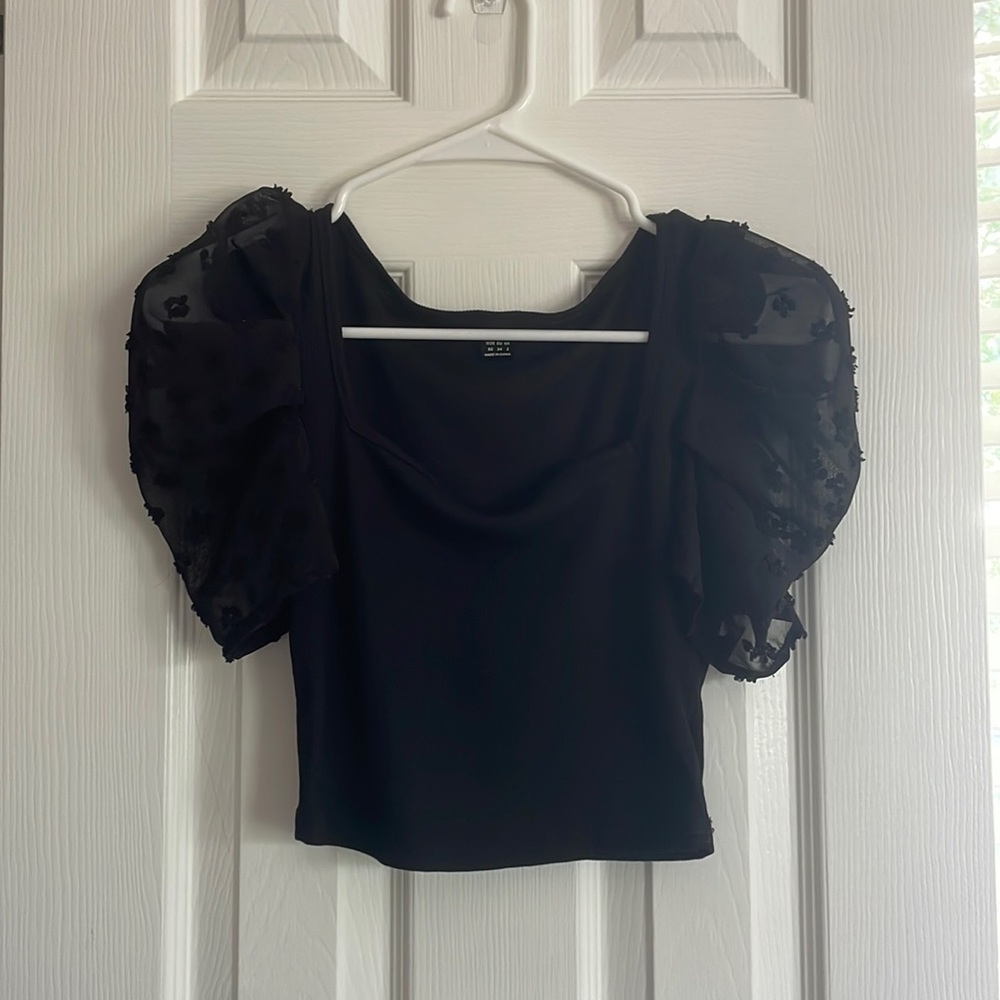 US 2 girls top with puffed sleeve